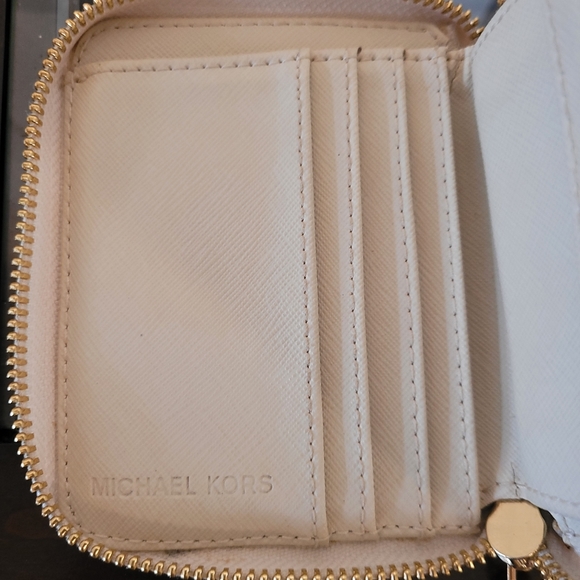 Michael Kors compact zip wallet - Picture 3 of 3